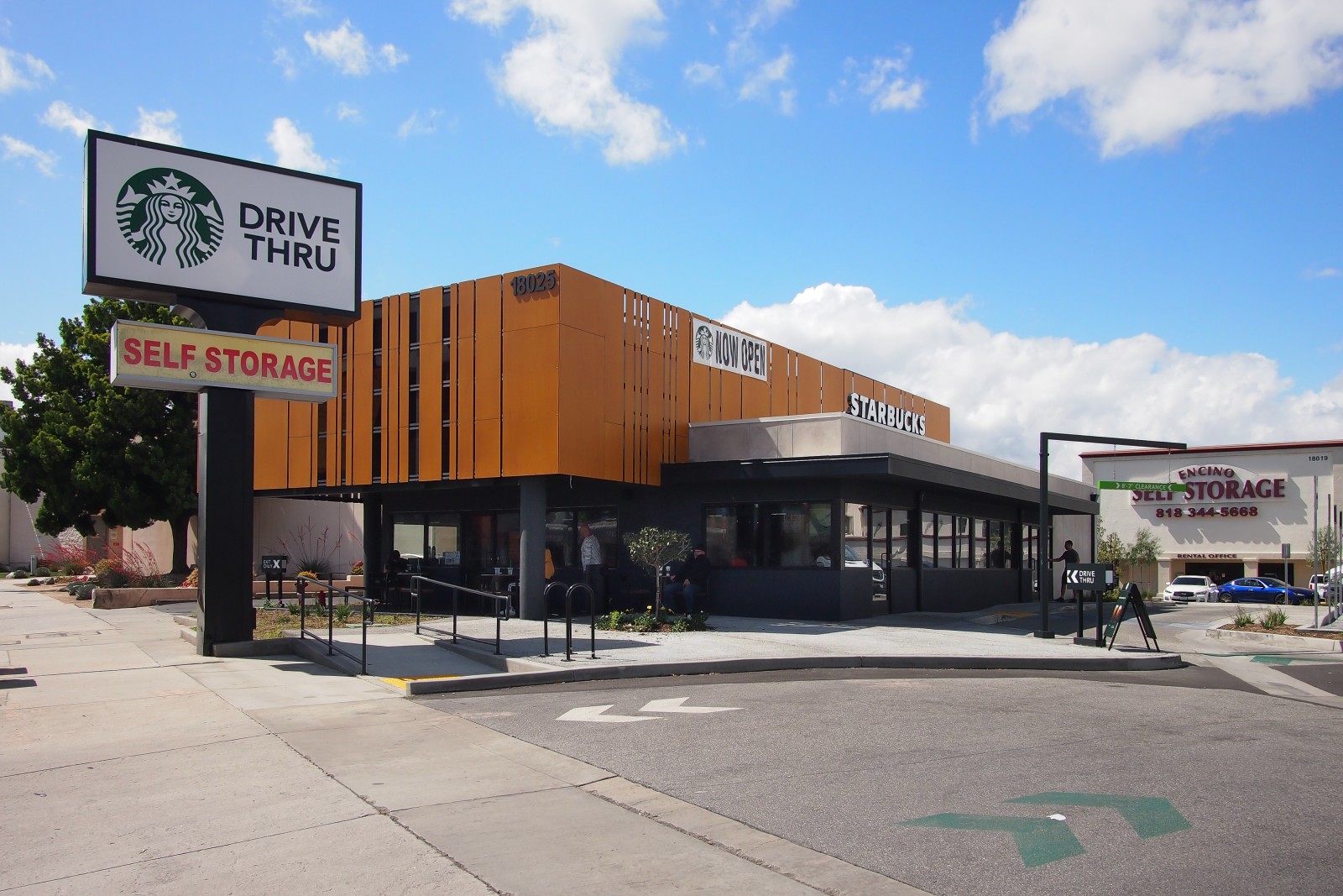 Starbucks 18025 Ventura Blvd. Encino, CA 91316 on 4URSPACE retail profile