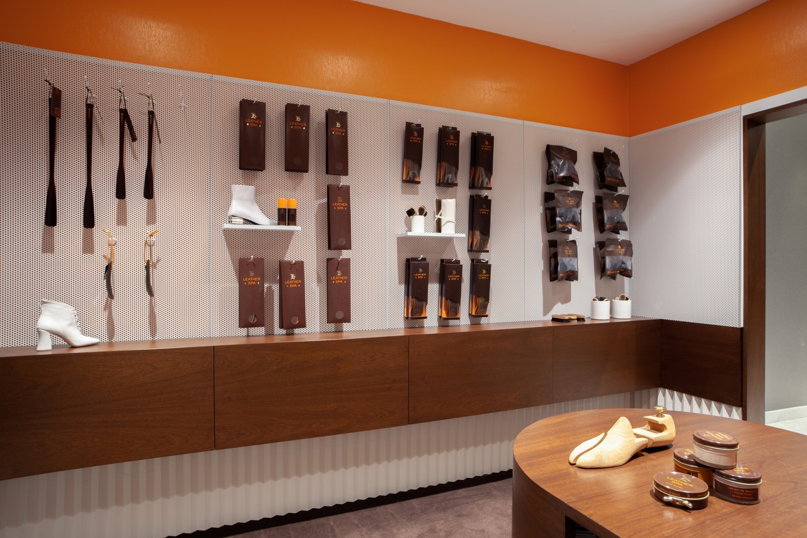 Leather Spa 611 5th Avenue New York, NY 10019 on 4URSPACE retail profile