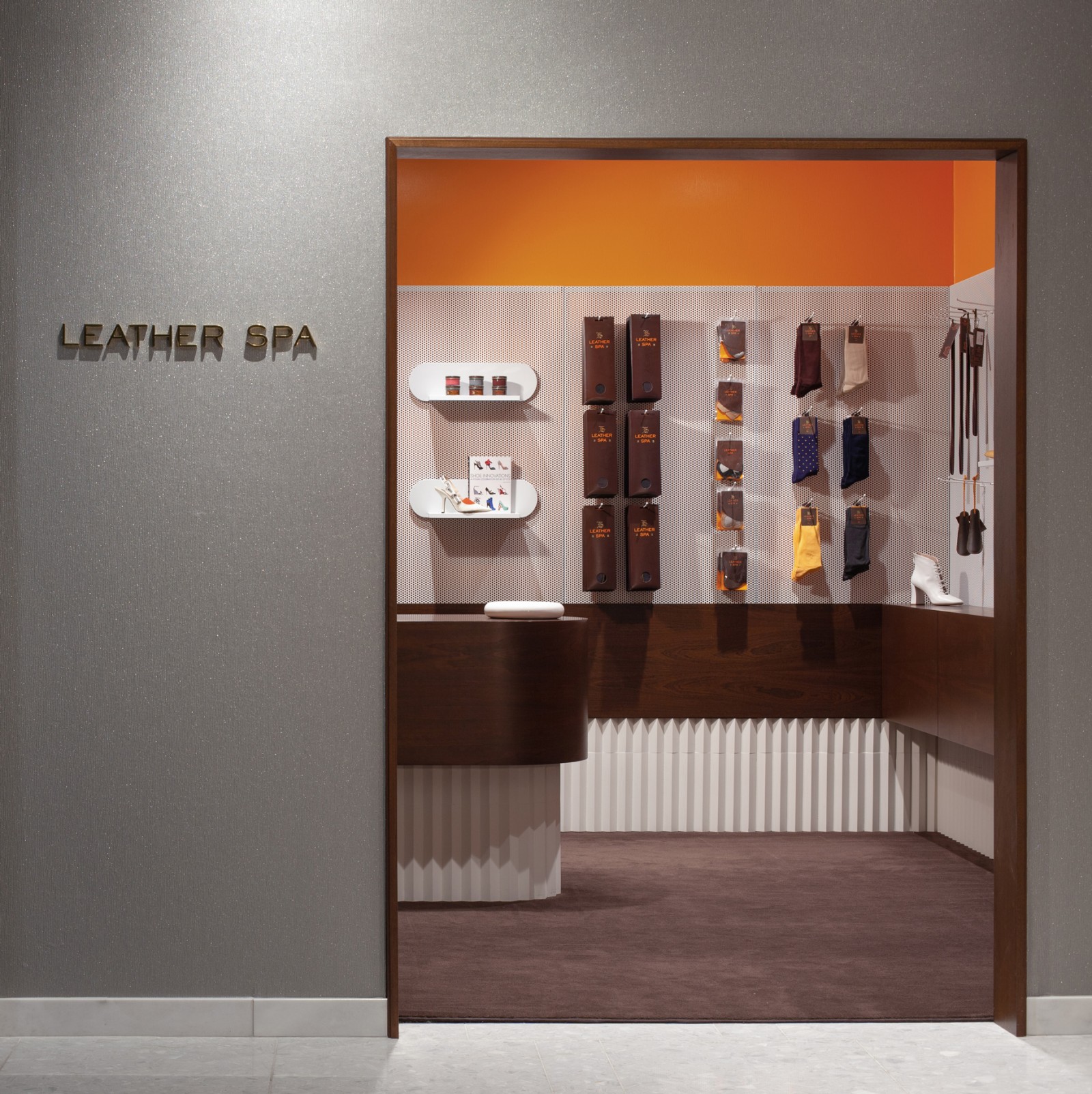 Leather Spa 611 5th Avenue New York, NY 10019 on 4URSPACE retail profile