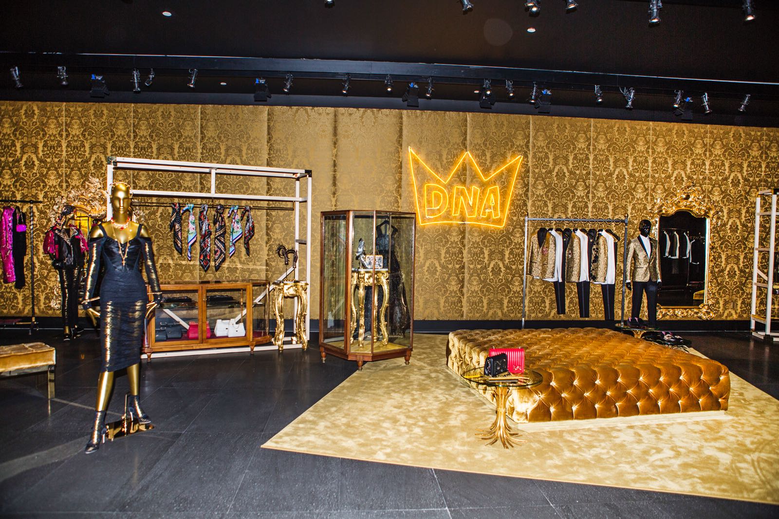 DOLCE & GABBANA 155 Mercer St New York, NY 10012 on 4URSPACE retail profile