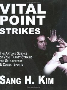 Descargar Vital Point Strikes: The Art and Science of Striking Vital Targets for Self-defense and Combat Sports (English Edition) pdf, epub, ebook