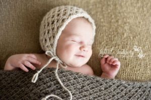 Download Textured Bonnet and Prop Blanket/Wrap Knitting Pattern – All Sizes Newborn through 1-3 Years Included pdf, epub, ebook