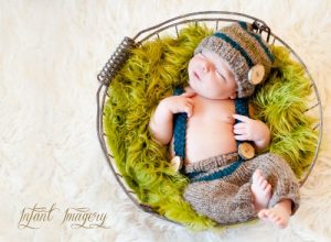 Download Lumberjack Hat and Pants Set Knitting Pattern – 5 Sizes Included pdf, epub, ebook