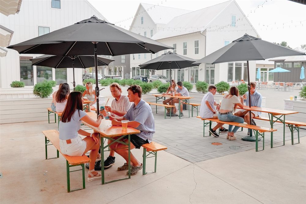 Auburn Plaza Bar & Lounge