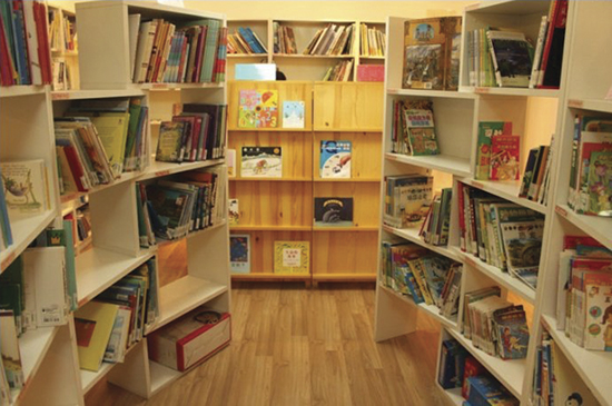 An enticing array of picture books: Aiding Island Happy Shared Reading House. Photo courtesy Minjie Chen.