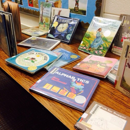 20131209 155040 Caldecott Book Display Fail