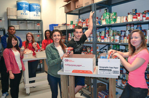 High schoolers work in Maplewood’s student-run food pantry.