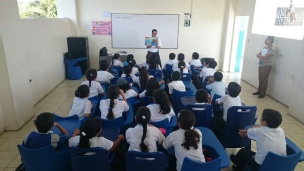 Reading Farmer Will in Ecuador