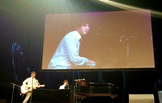 Harry and the Potters (Joe and Paul DeGeorge) rock out on the Main Stage.