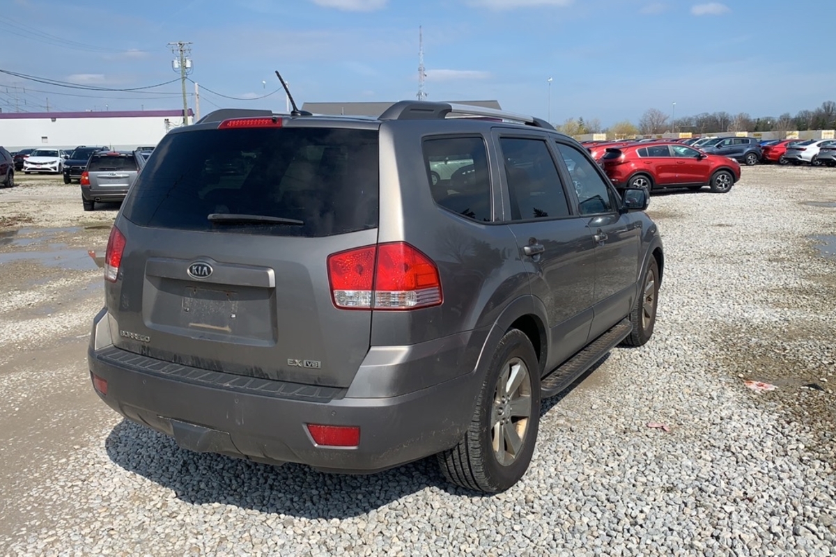 Kia borrego v8