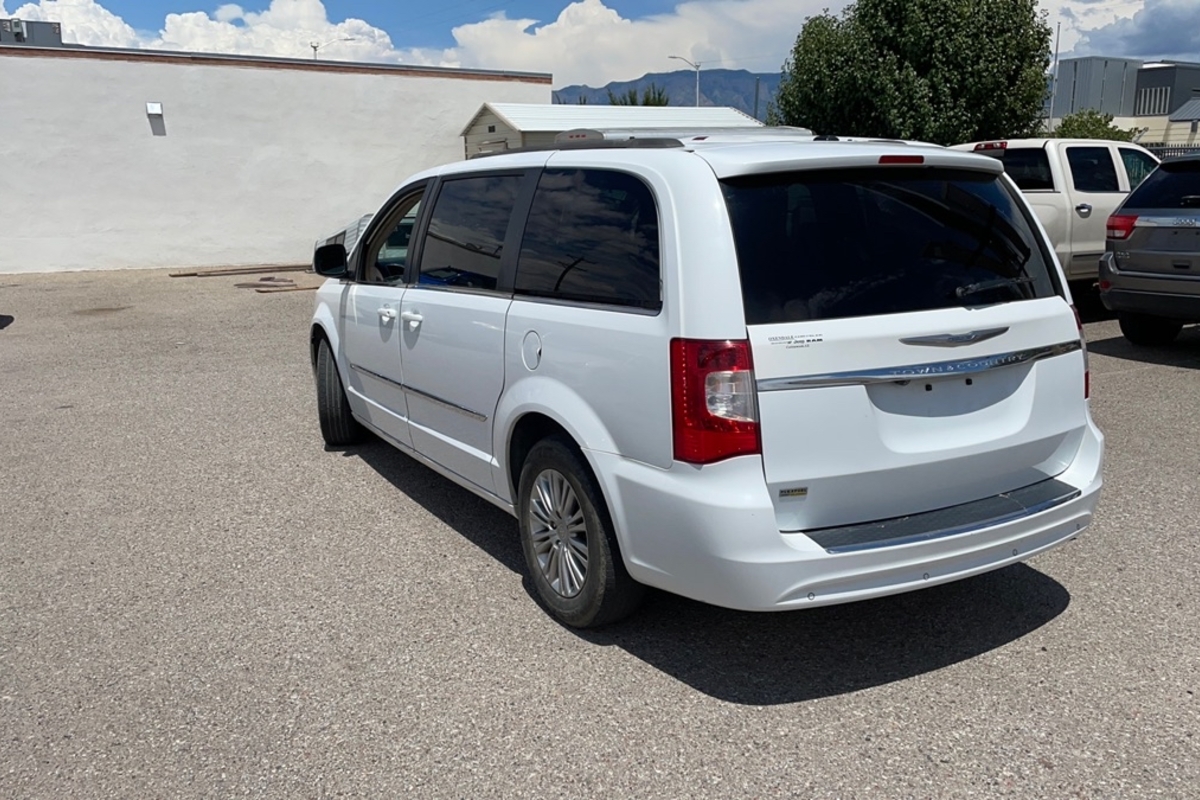 2015 Chrysler Town & country Touring L – Auto U.S. Direct