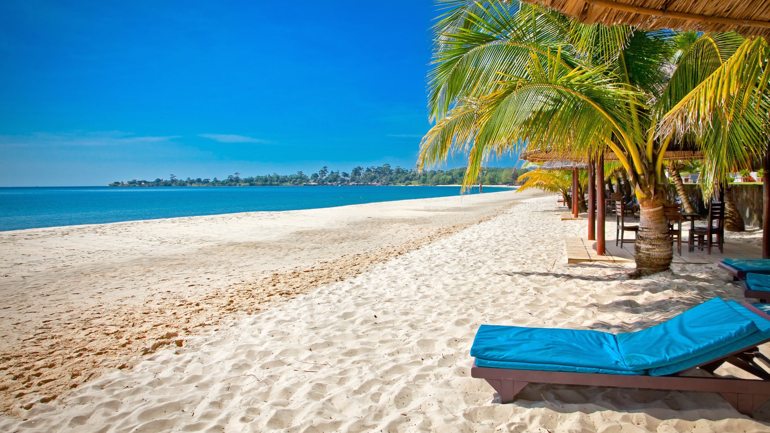 <p><b>Holiday Description</b><br> 13Nights/14days Vietnam-Combodia. The tour package will cover are Hanoi-2N, Halong Bay Cruise-1N.Visit Da nang 2Nights, Saigon 2 Nights, Siem Reap 2 Nights, Night journey 1 Night, Sihanouk Ville 1 Night, Penom penh 2 Nights  includes food. This visit including Sight