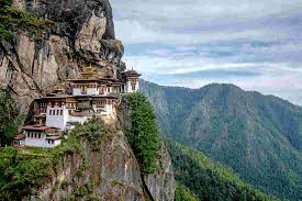 <p><b>Holiday Description</b><br> 8Nights/9days Bhutan. The tour package will cover Phuentsholing/Jaigaon-1N, Thimpu-2N, Punakha-1N, Paro-2N and Buxa/Jayanti/Clilapata-1N. Visit Bhutan 8Nights/9days includes food. This visit including Sightseeing, hotel in all place...