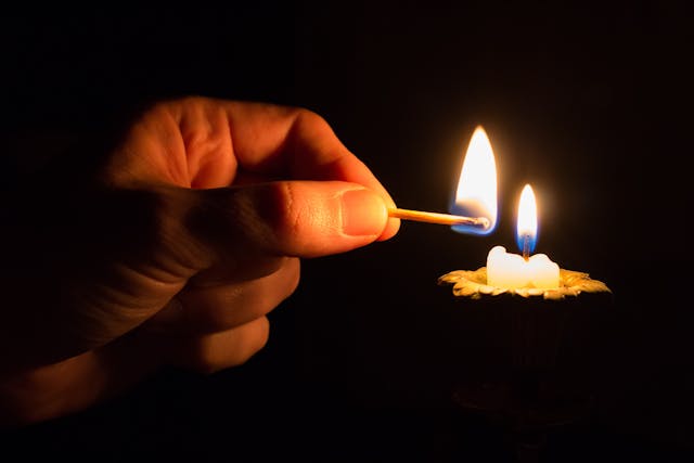 Comprehensive Cremation Services candle tribute at funeral home in Lincoln RI