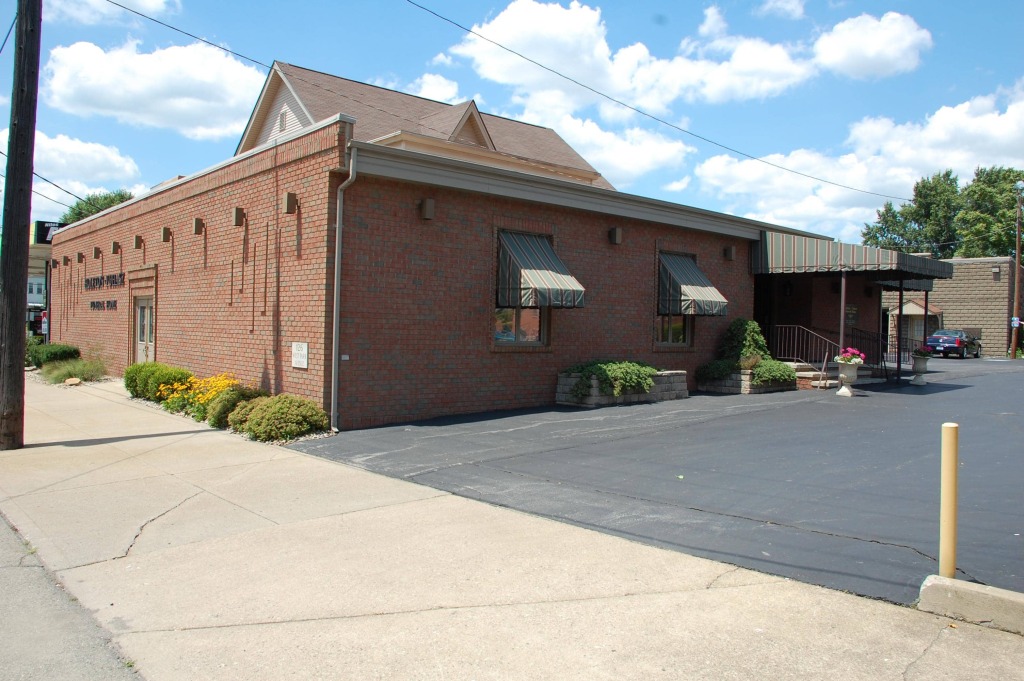 Location HoletonYuhasz Funeral Home Niles OH funeral home and