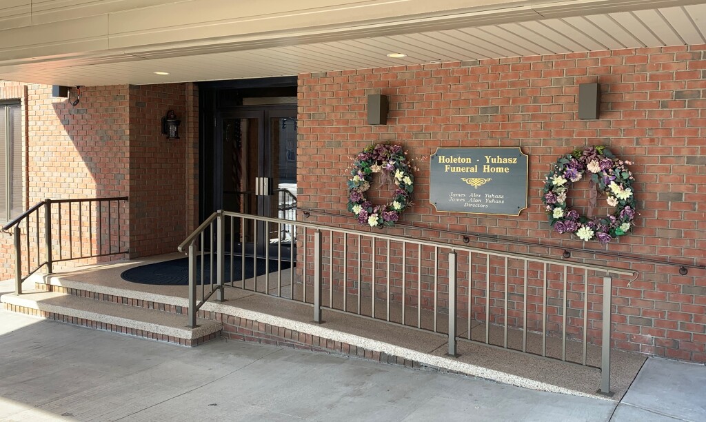 About Us HoletonYuhasz Funeral Home Niles OH funeral home and