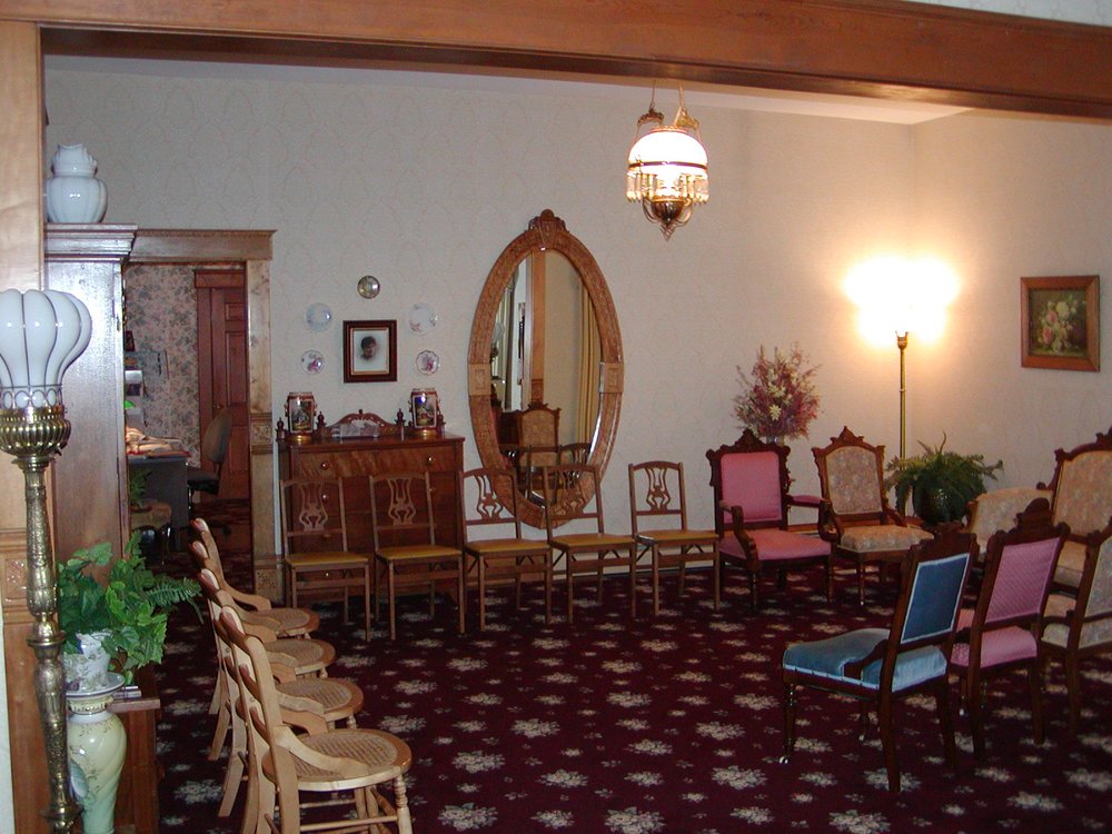 Columbus Junction Snyder & Hollenbaugh Funeral & Cremation Services