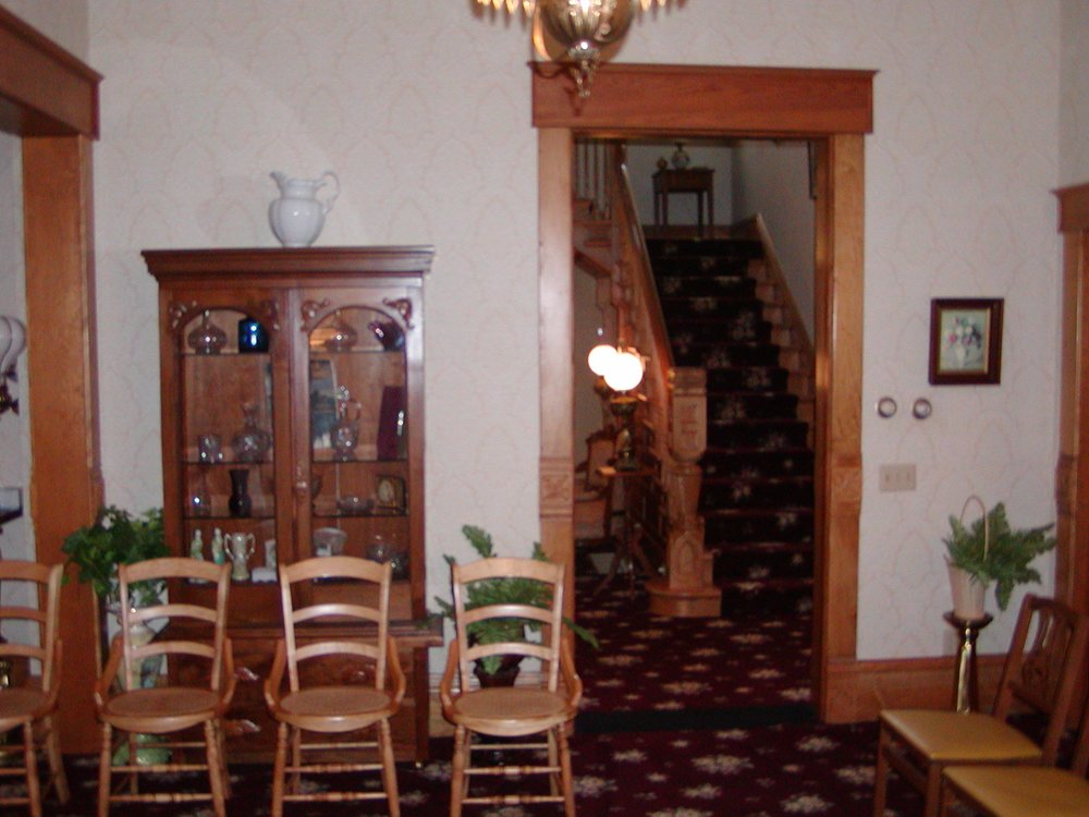 Columbus Junction Snyder & Hollenbaugh Funeral & Cremation Services