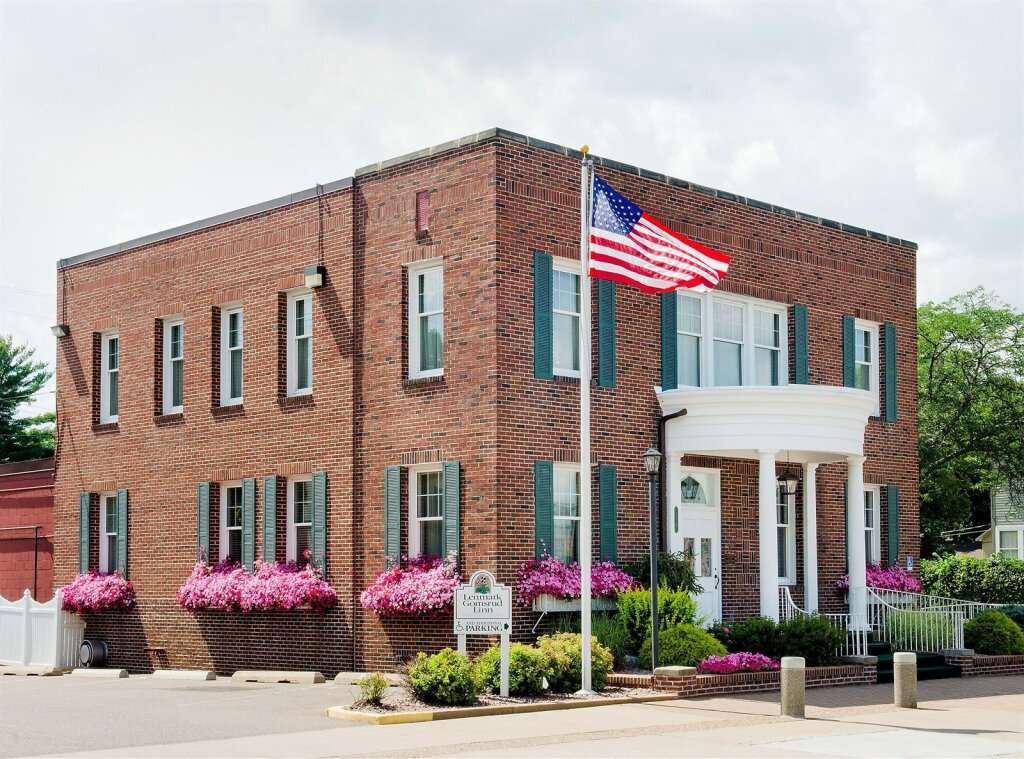 Downtown Location Lenmark Gomsrud Linn Funeral & Cremation Services