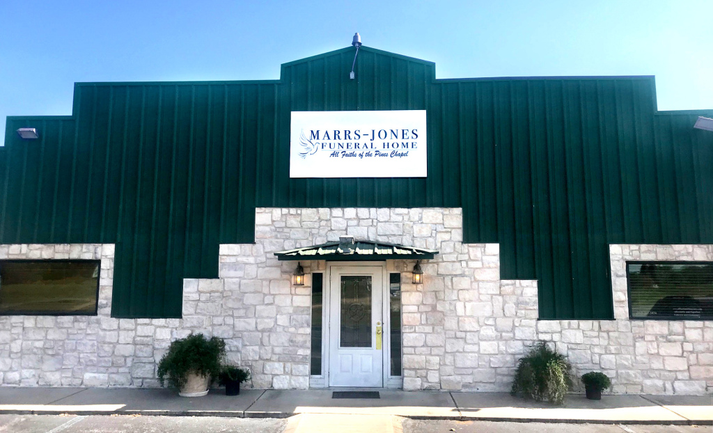 Virtual Tour MarrsJones Funeral Home, All Faiths of the Pines Chapel