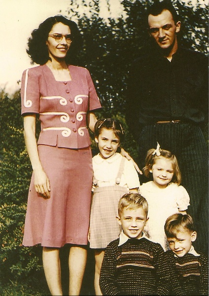 Jack, Dorothy, Jackie, Hal, Allan and Leslie Willobee