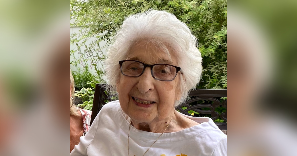 Obituary for Gloria (Colucci) Grochowski Sannutti Funeral Home