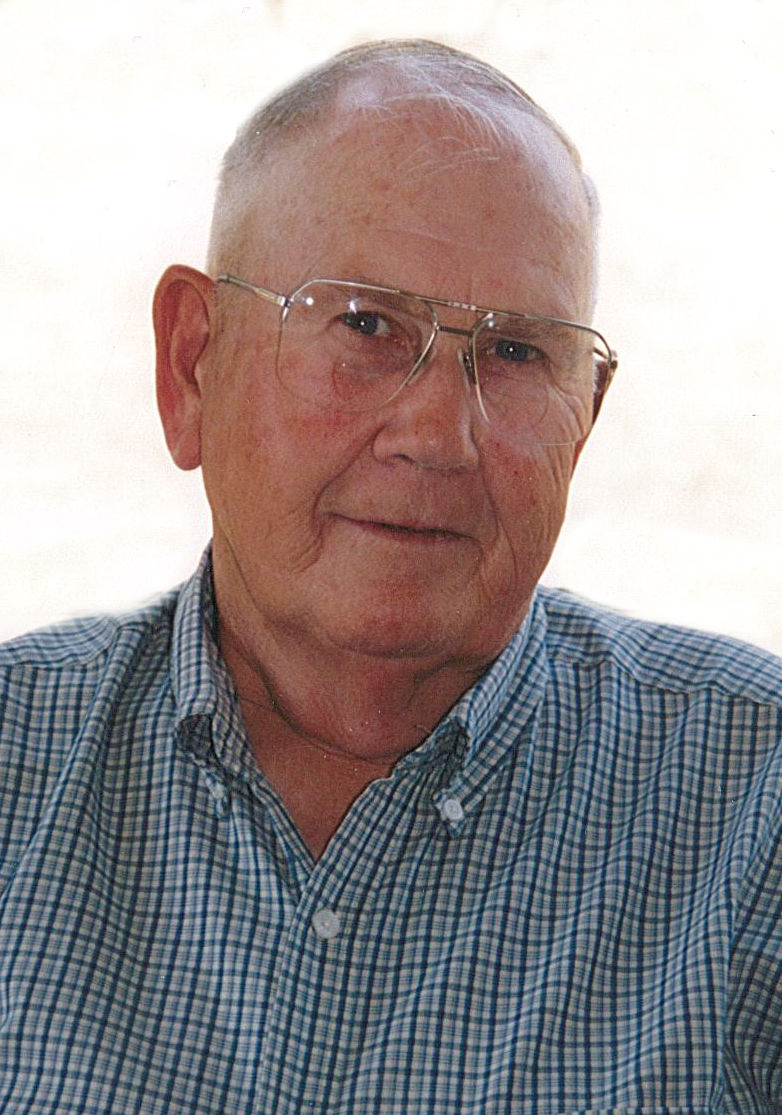 LOWELL CARLSON Obituary April 4, 2022 Hamilton Funeral Homes Mora