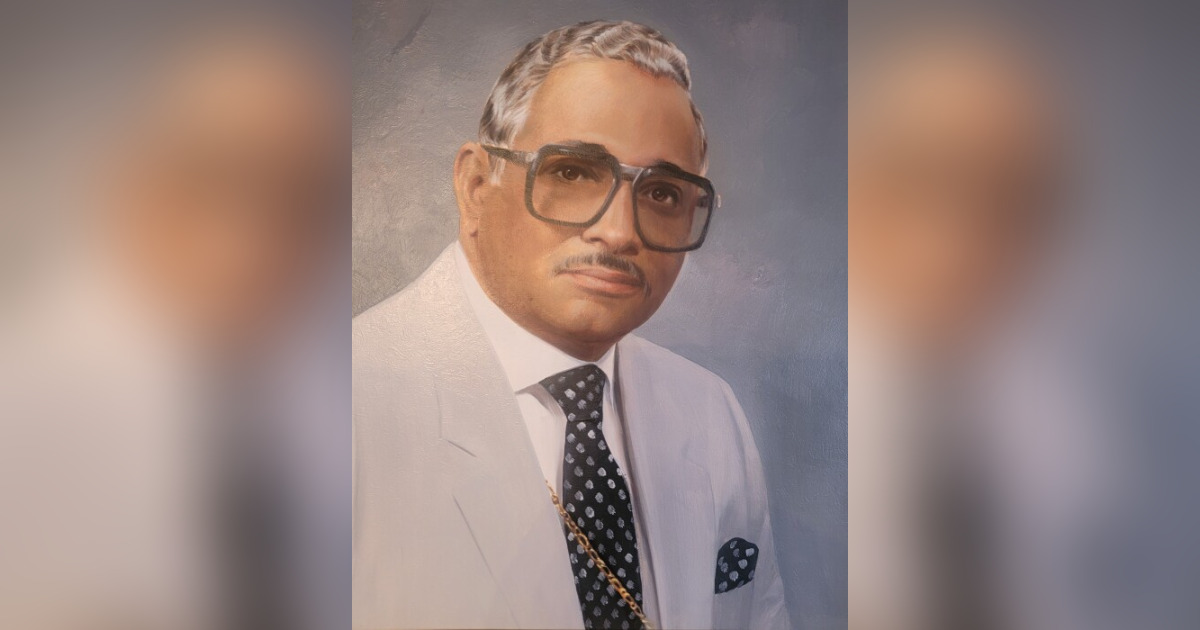 Sr. Pastor Travis Smith