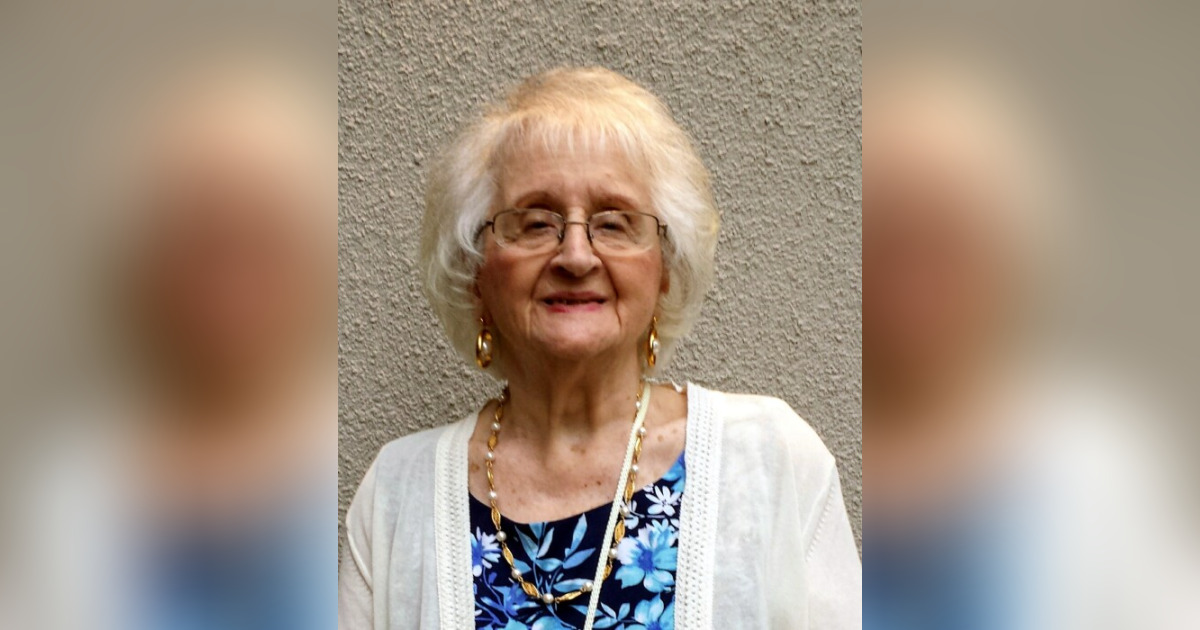 Carmella Dolly Crooker