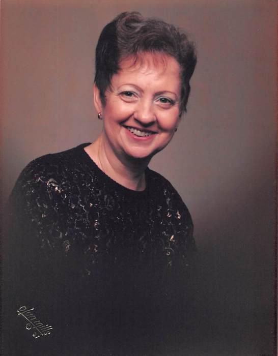 Obituary For Lola Carol Mohr Kling Sunset Funeral Homes Memorial Park
