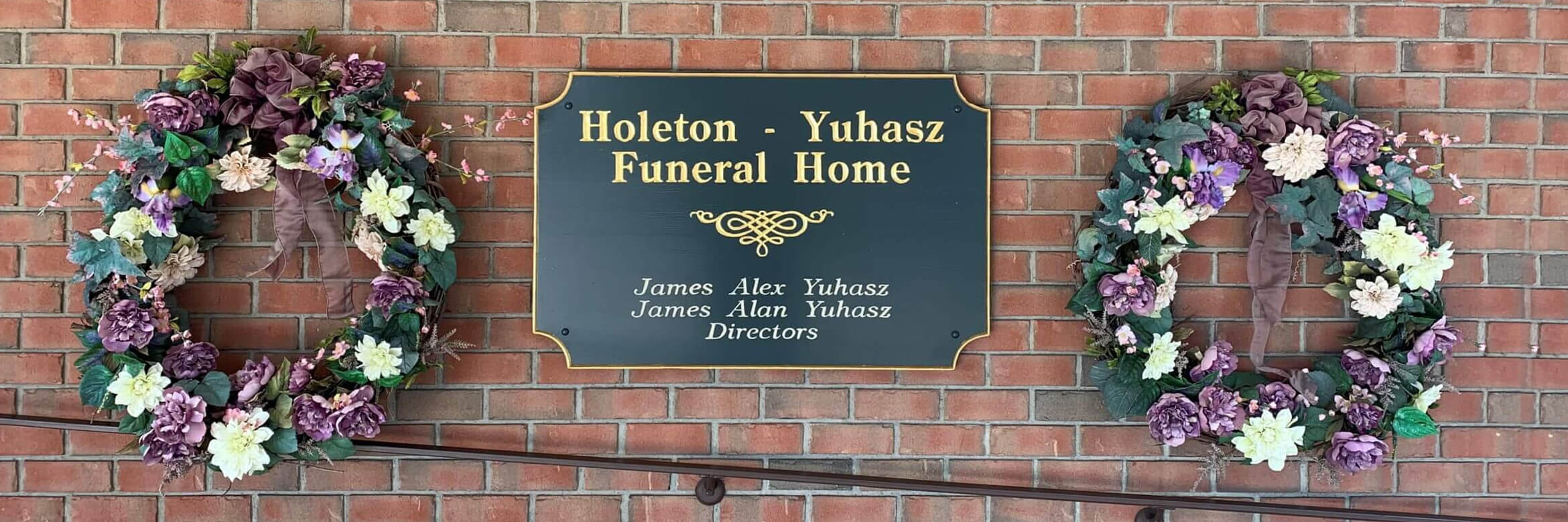 HoletonYuhasz Funeral Home Niles OH funeral home and cremation