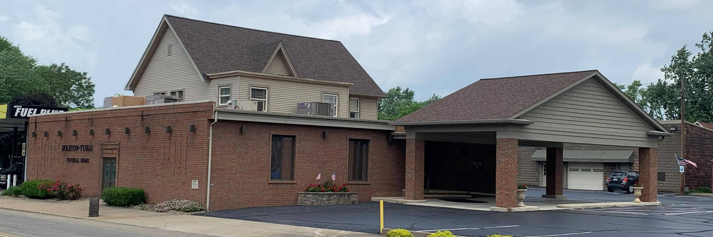 HoletonYuhasz Funeral Home Niles OH funeral home and cremation