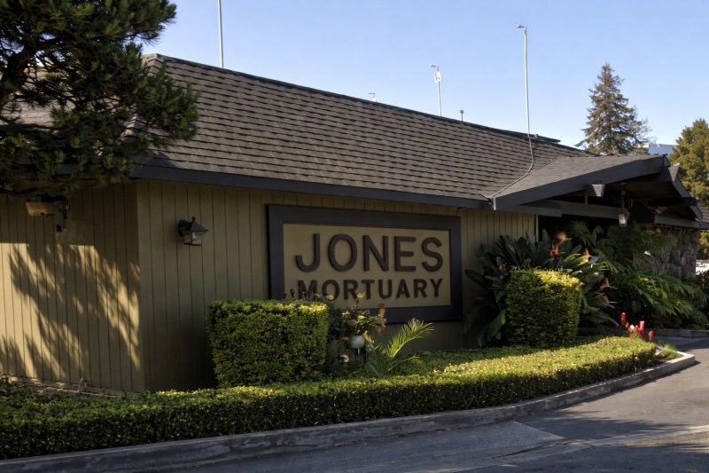 Jones Mortuary exterior for Redwood City, CA Funeral Home and Cremations with landscaped entry