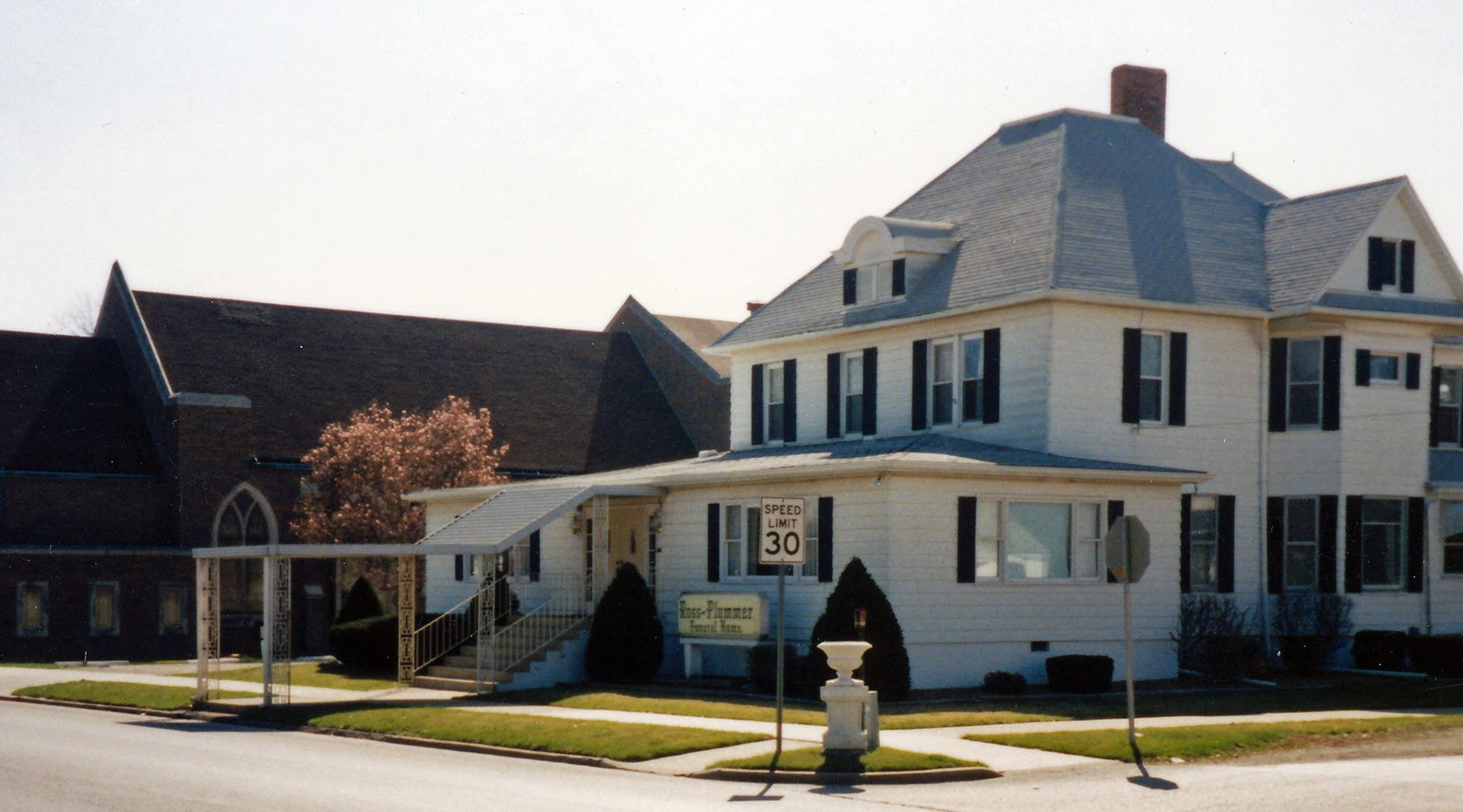Plummer Funeral Home | Litchfield IL funeral home and cremation