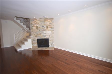 Pointe Claire Residence 