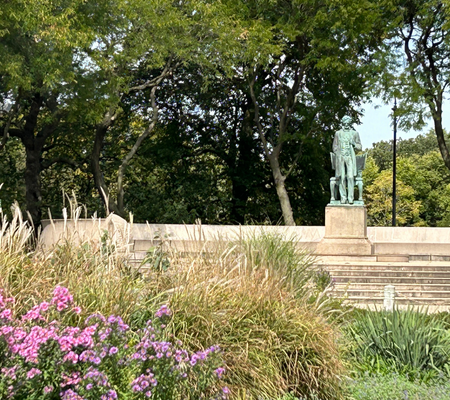 Lincoln statue in a park