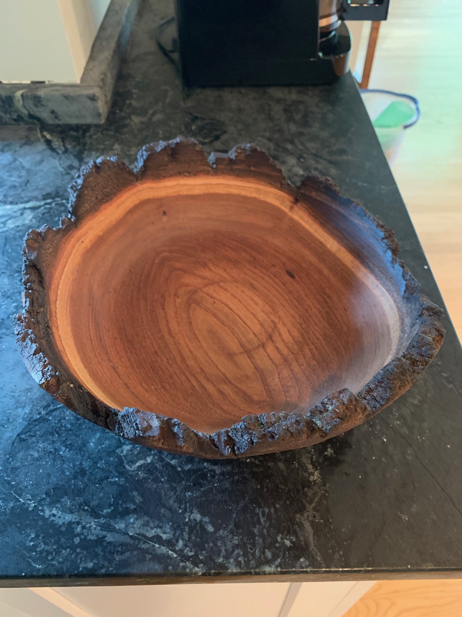 Turning a Natural Edge Bowl By John Westrup and John Richey 124