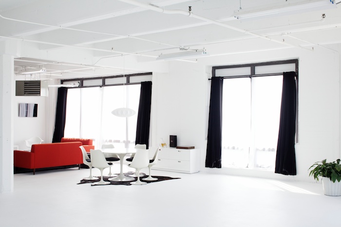 https://s3.amazonaws.com/DWP1/permanent/Chicago_photo_studio_rental2.jpg