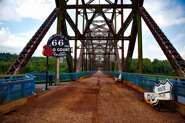 chain-of-rocks-bridge-1618314_640