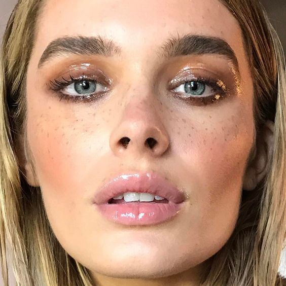 Glossy make up