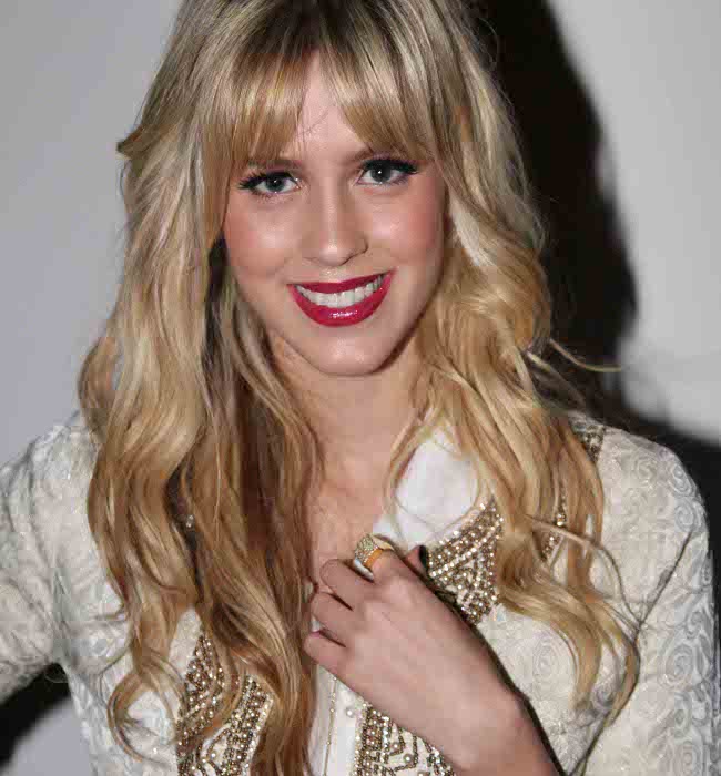 sophiaabrahao1batomescuro.jpg