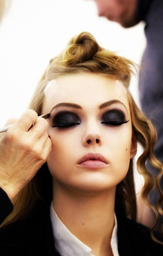 A cara simples faz as malas para meninas