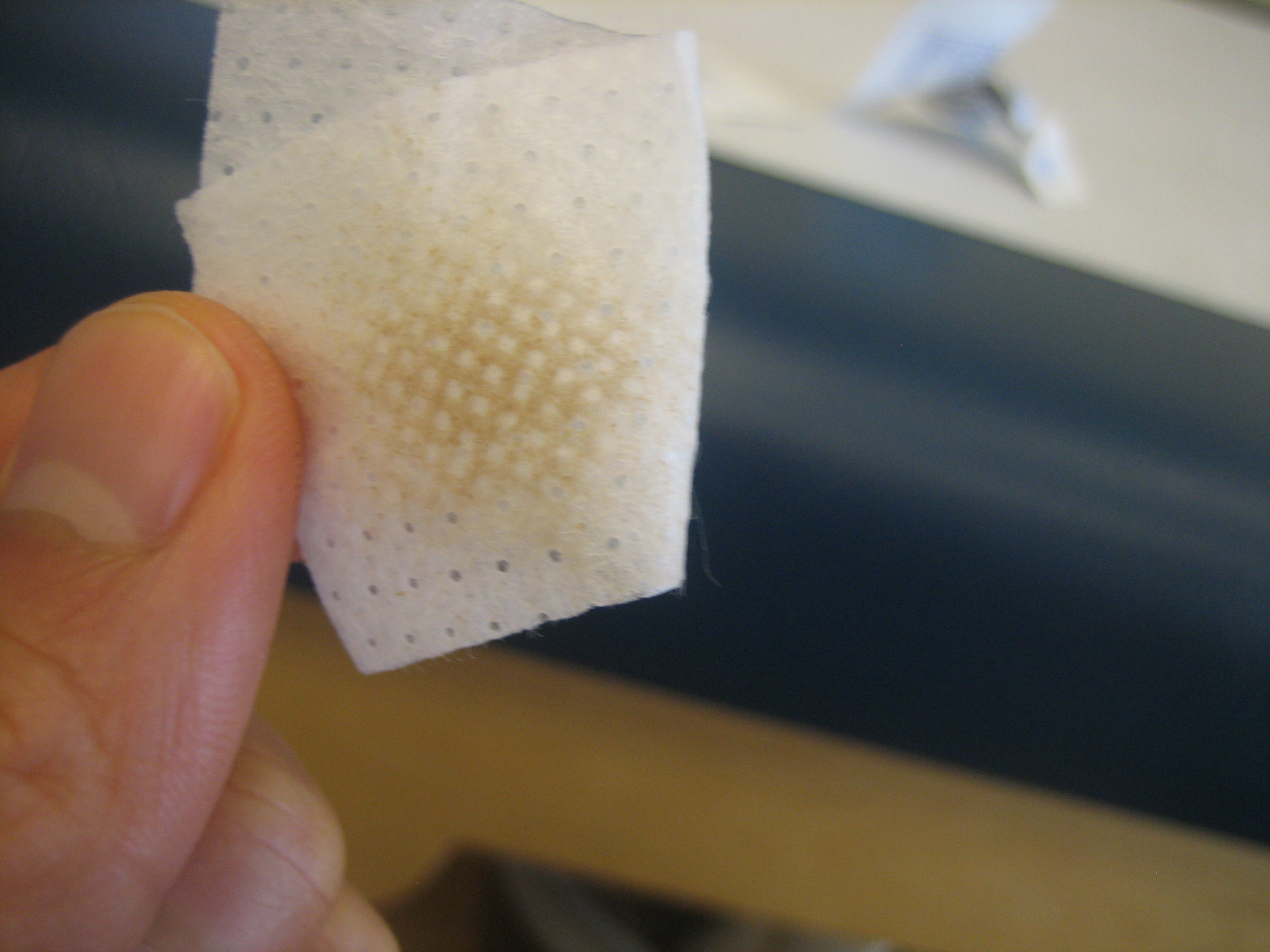 Figure 3. A brownish stain was seen on the swab after rubbing.