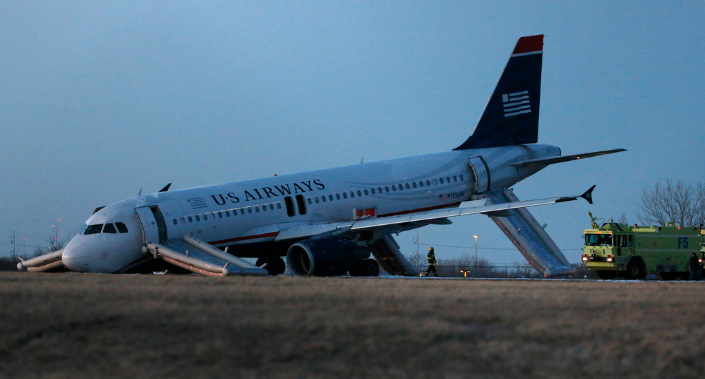 Nose Gear Collapses During Takeoff in Philadelphia