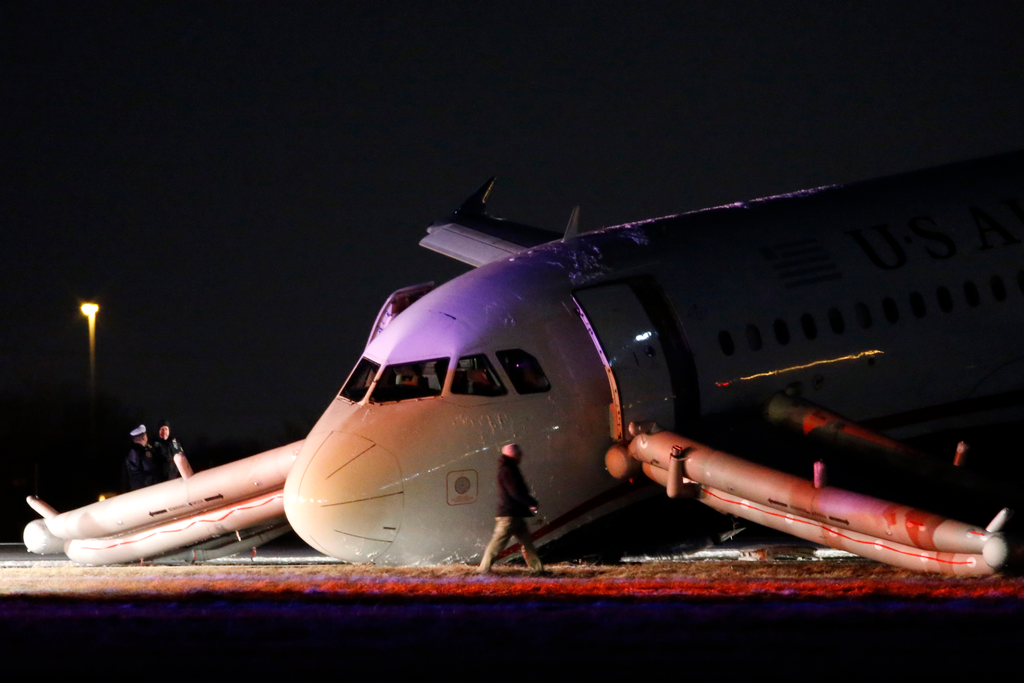 Nose Gear Collapses During Takeoff in Philadelphia