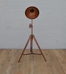 METAL TRIPOD ADJUSTABLE HEIGHT FLOOR LAMP