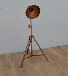 METAL TRIPOD ADJUSTABLE HEIGHT FLOOR LAMP