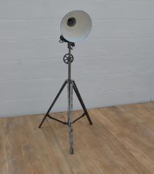 METAL TRIPOD ADJUSTABLE HEIGHT FLOOR LAMP