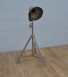 METAL TRIPOD ADJUSTABLE HEIGHT FLOOR LAMP