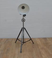 METAL TRIPOD ADJUSTABLE HEIGHT FLOOR LAMP